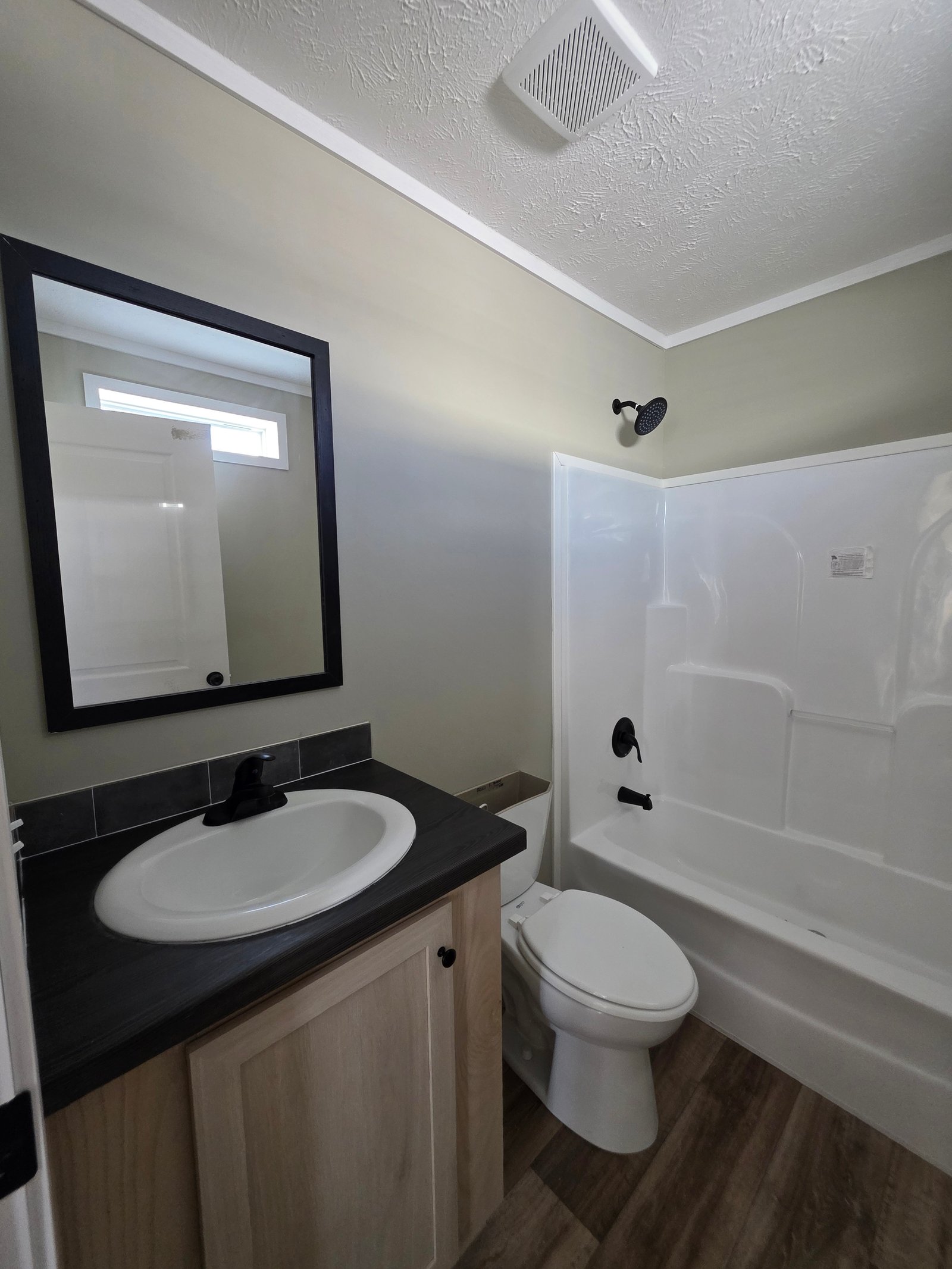 Cavco Calcutta bathroom, second view