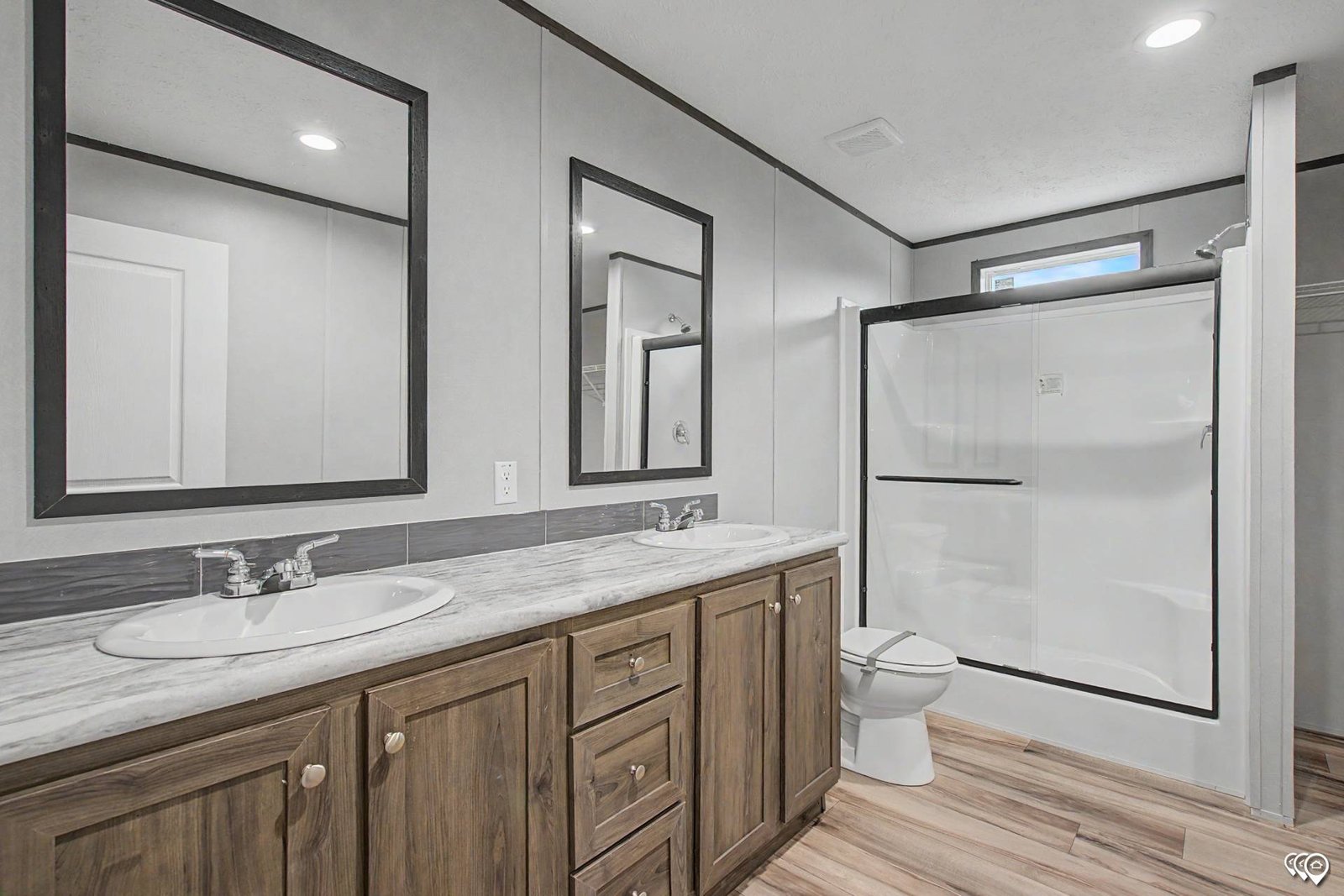 Cavco Inspiration bathroom